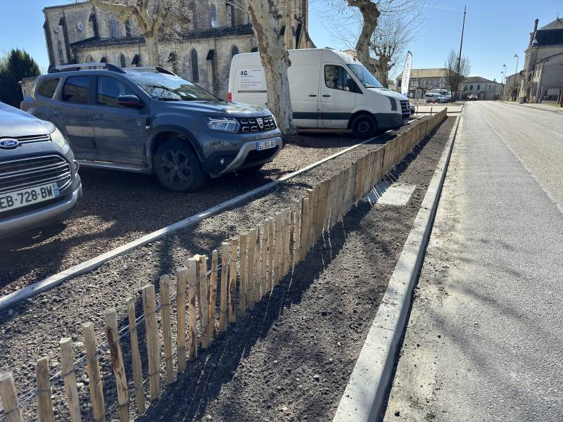 Aménagement d'une Clôture Ganivelle sur la place de la Mairie Cussac-Fort-Médoc !