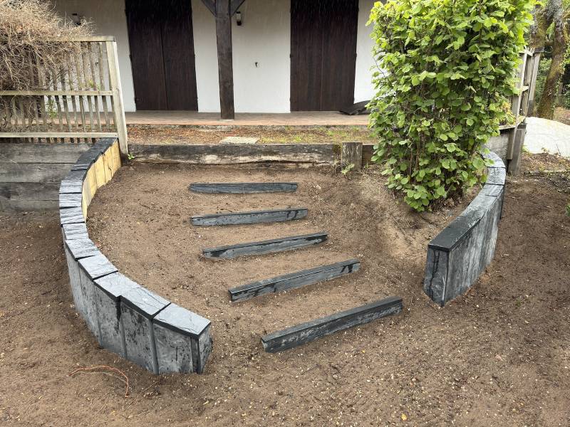 Mur de soutenement et marche en ardoise à Lacanau