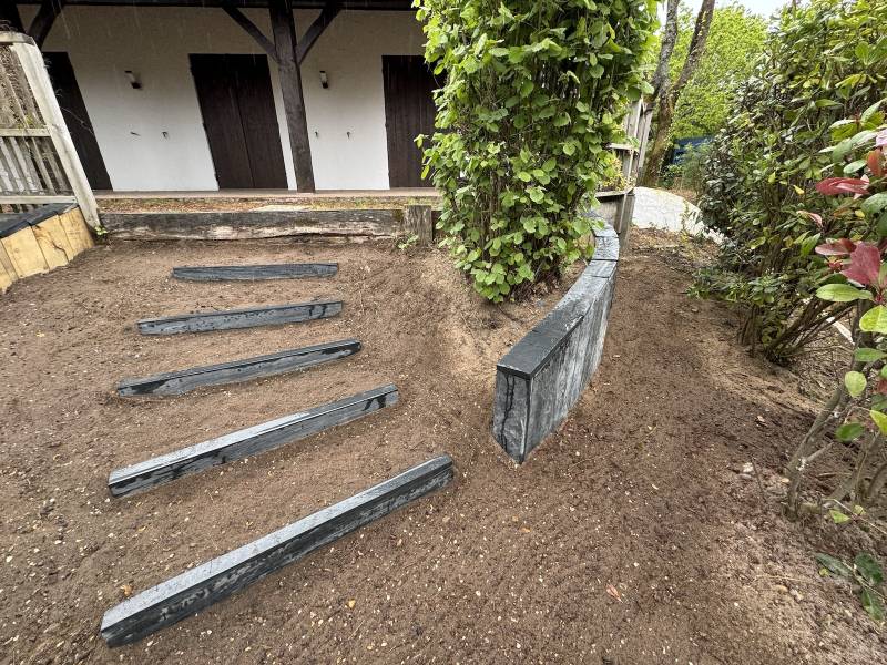 Mur de soutenement et marche en ardoise à Lacanau