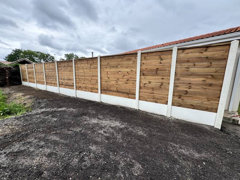Création clôture béton et bois vivre en bois !