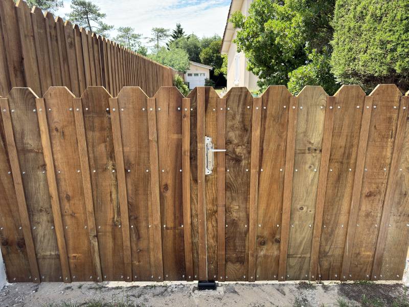 Palissade et un portail Volige Couvre Joint bois à Montalivet ! 