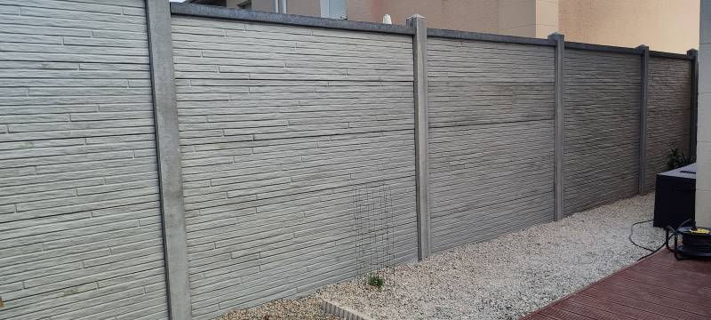 Clôture dalle décorative