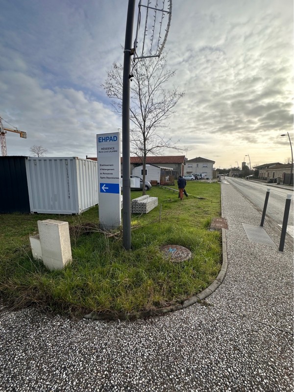 Création d’une clôture béton sur 46 m avec remplissage bois à Vendays-Montalivet (33) !