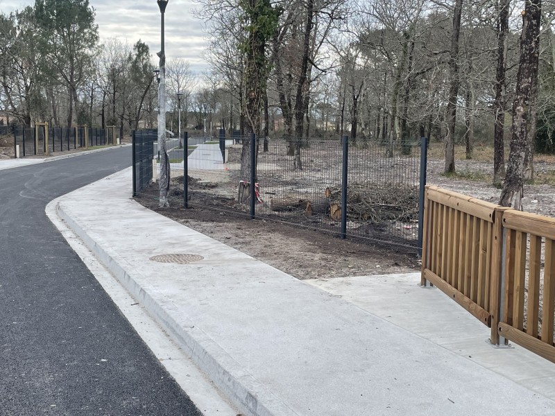 Réalisation d’une clôture rigide gris anthracite au lotissement Airial des Girolles à Hourtin (33) !