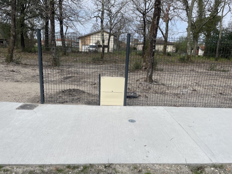 Réalisation d’une clôture rigide gris anthracite au lotissement Airial des Girolles à Hourtin (33) !