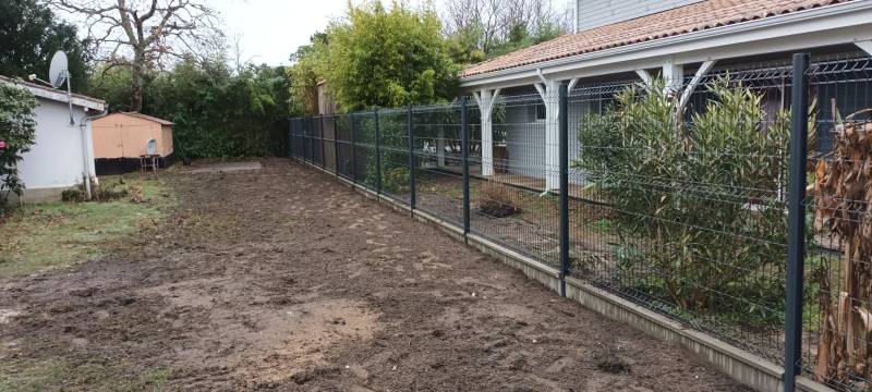 Cloture rigide avec occultation bois à Hourtin !