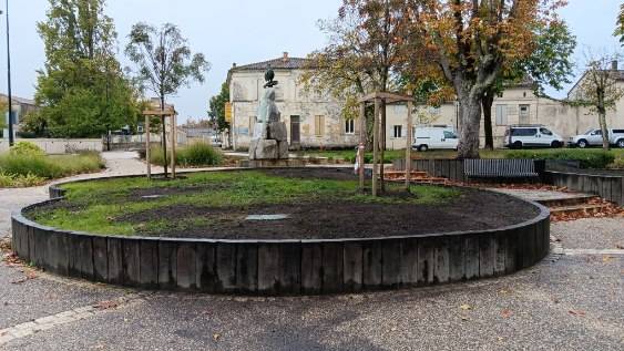 Retenue de terre avec traverse en chêne à Saint-Julien-Beychevelle ! 
