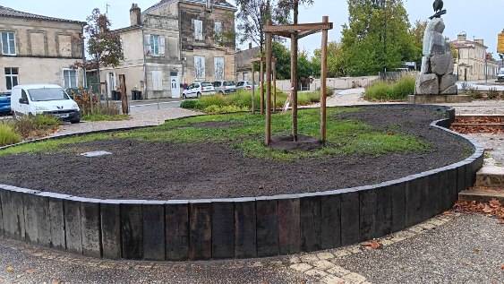 Retenue de terre avec traverse en chêne à Saint-Julien-Beychevelle ! 
